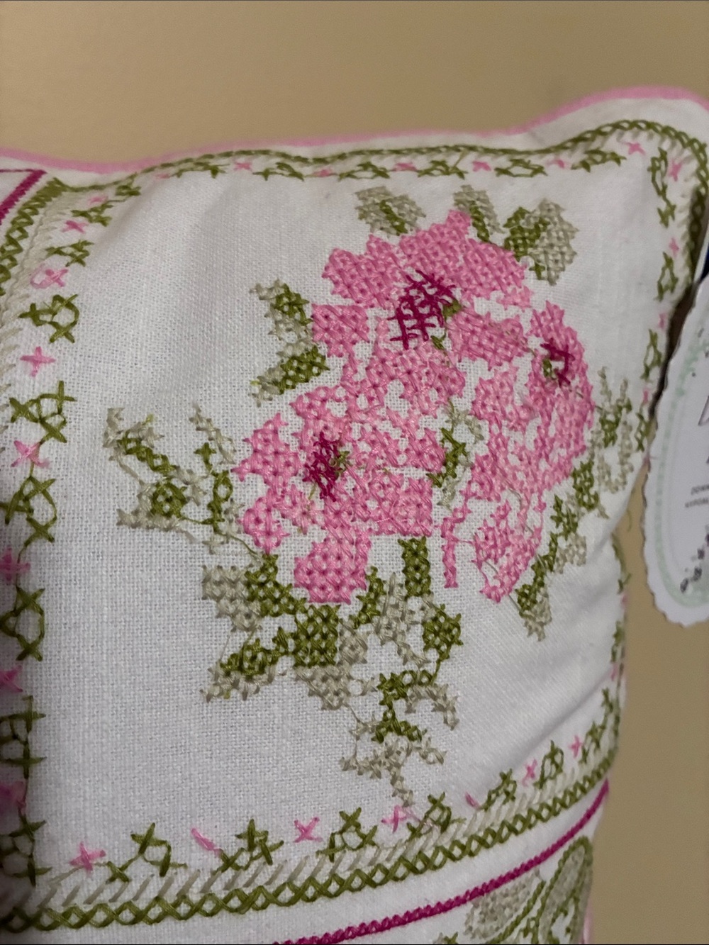 Envogue - CROSS-STITCHED FLORAL ROSE PILLOW - Picture 5 of 13